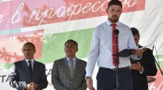 Президент Татарстана посвятил молодых педагогов в профессию и вручил им сертификаты на ноутбуки