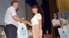 В Набережных Челнах молодых учителей и воспитателей приняли в профсоюз