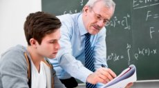 Зарплаты преподавателей российских вузов будут расти