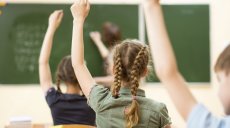 В России открыта горячая линия по денежным сборам в школах