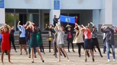 Молодые педагоги Лениногорска устроили флешмоб в честь Дня профсоюзов РТ