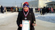 На лыжах наперегонки 