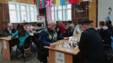 Устроили шахматную битву