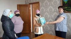 Ректор энергоуниверситета подарил школьникам планшеты