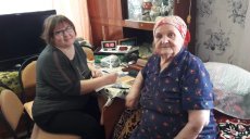 Спасали работа и песни