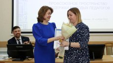 Молодым педагогам вручили профсоюзные стипендии и гранты почти на полмиллиона рублей
