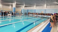 Педагоги состязались в плавании