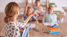 Почему единовременные выплаты не получают замдиректора, которые ведут уроки?