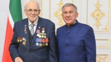 Президент Татарстана вручил медаль члену профсоюза и профессору КНИТУ Вильяму Барабанову 