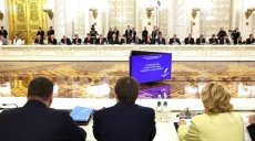 Путин поручил выработать единые правила оплаты труда педагогов  